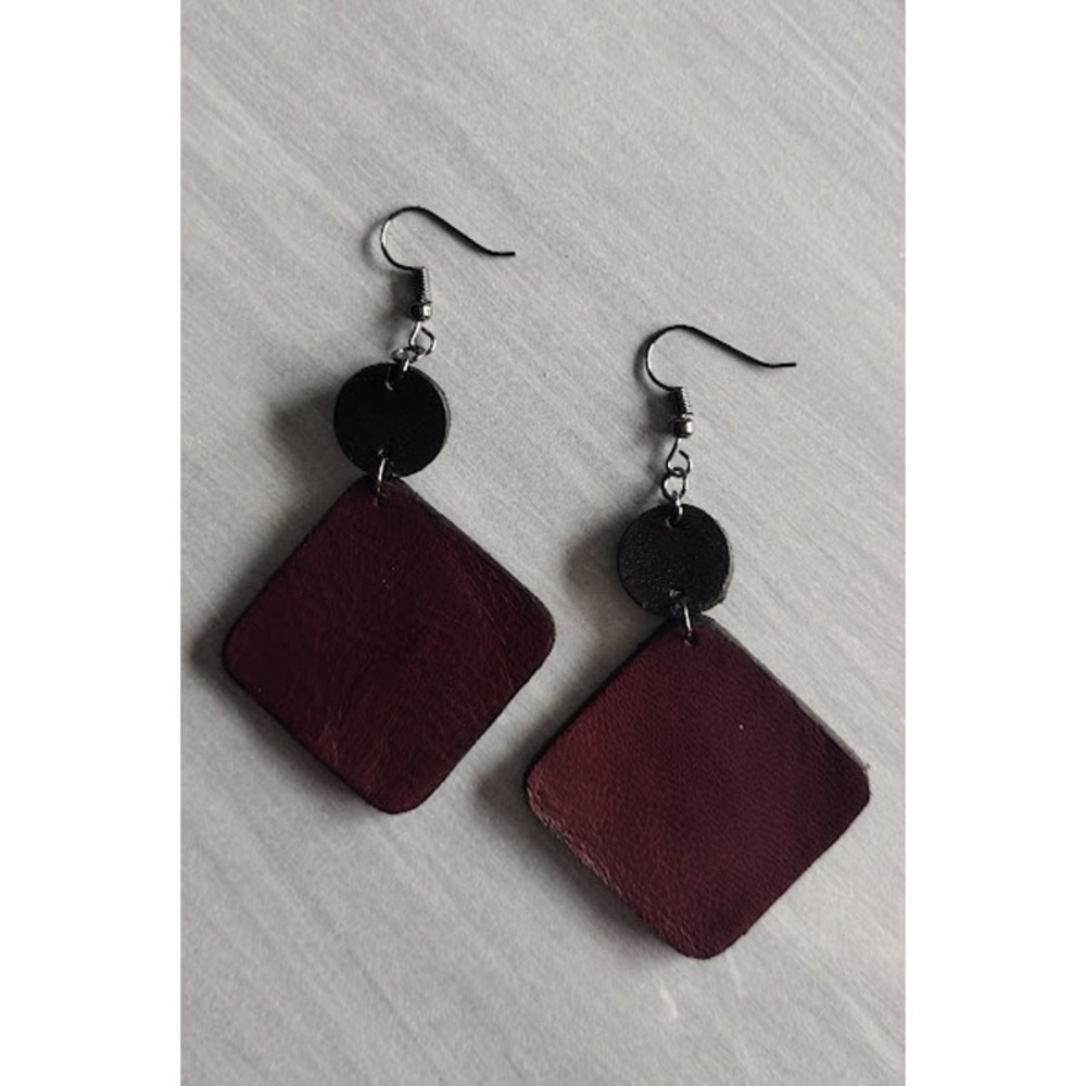 Handmade Square Leather Earrings with Gunmetal Hardware,‎ Blk/Burgundy
